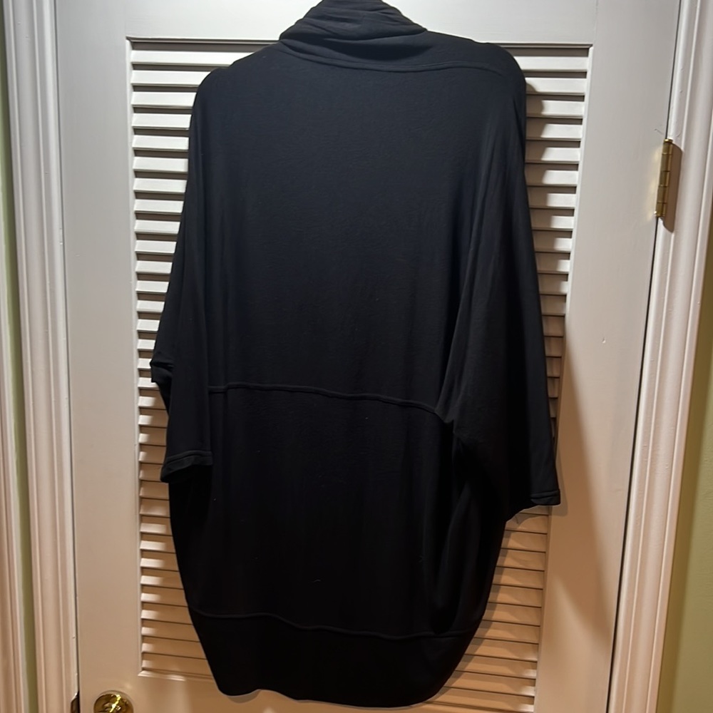 Athleta wrap in black - Picture 4 of 5